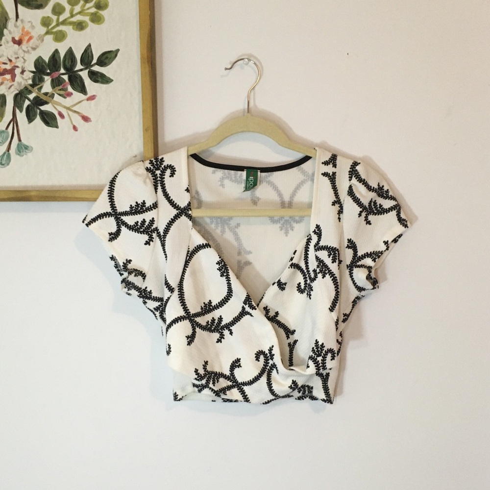 Ipona Collection White Black Printed Puff Sleeve Crop Top M